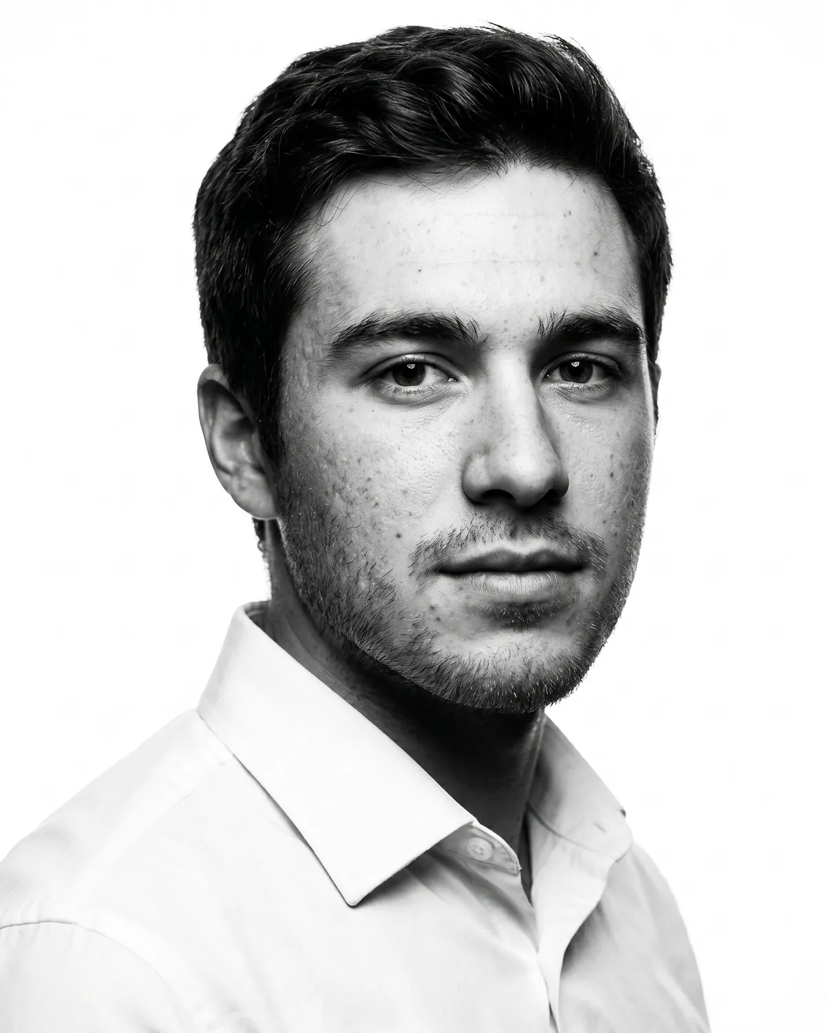 AI headshot prompt example: Direct gaze, white shirt (high-key B&W) — Male LinkedIn portrait, generated with Gemini (nano banana)